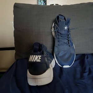 Nike Men's Blue Sneakers